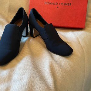 Donald J Pliner Black Crepe Elastic heels, size 8.5 nearly new!